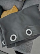 Zasłony zaciemniające grafitowe na przelotkach