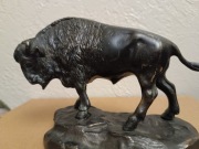 Mosiężna statuetka Żubr