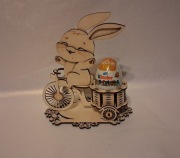 Zajączek na rowerku z koszyczkiem na jajko