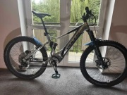 Rower elektryczny Bulls AM6, FOX, bateria 750, napęd XT. Koło 27.5 r.M