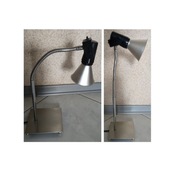 design lampka biurkowa elegancka chromowana led regulowana 