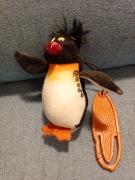 Maskotka pingwin z filmu "Na fali" zabawka Happy Meal McDonald's