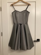 Srebra sukienka w stylu Pin up lata 50 60