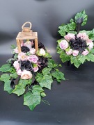 Komplet na cmentarz, kompozycja kwiatowa w lampionie z bukietem na grób