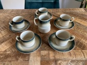 Zestaw filiżanek na 5 osob i mlecznik Tułowice PRL