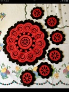 Ozdobne serwetki, podkładki - duża i 6 małych.