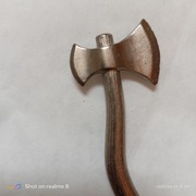Wisiorek vintage z lat 80. – topór ze stali nierdzewnej