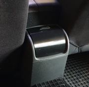 Pokrywka schowka tylnego w tunelu SEAT LEON