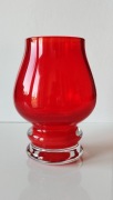 Czerwony, szklany wazon, kielich
