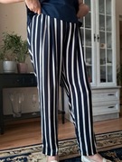 Spodnie damskie w granatowo białe paski 