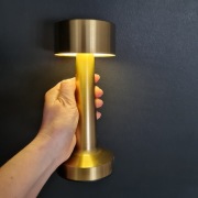 Dotykowa lampa stołowa USB LED złota 3 poziomy światła bezprzewodowa 21cm