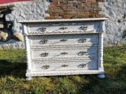 Rustykalna komoda w stylu Shabby 
