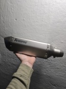 Tłumik akrapovic motocyklowy