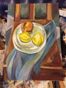 Obraz oryginał przedstawiający talerz z cytrusami na płaszczu i krześle 