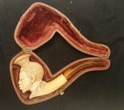 Rzeźbiona fajka w etui