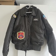 KURTKA   ALPHA  L  Z NASZYWKAMI  TOP GUN