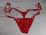 Czerwone stringi szydelkowe ręcznie robione