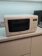 Mikrofalówka Samsung ME733K emalia ceramiczna