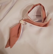 Wąska apaszka typu stewardesa biało wrzosowa 