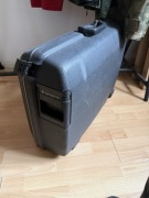 Walizka Samsonite twarda z ABS na kolkach z rekojescia transportowa