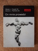 On mnie prowadzi. Walter J. Ciszek. D. L. Flaherty