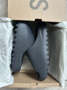 Klapki YEEZY slide onyx