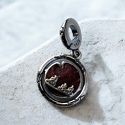 Charms pandora netflix 