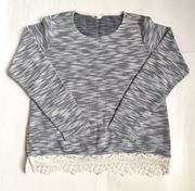 Sweterek damski granatowo biały Rozmiar L Sweter ozdobiony koronką