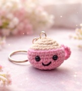 Uroczy breloczek – ręcznie robiona filiżanka (amigurumi)