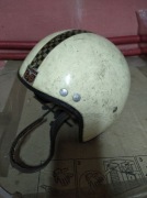 Kask na motor z okresu PRL