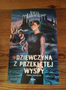 Dziewczyna z przeklętej wyspy Jadowska