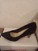 Damskie szpilki czarne nowe skóra rozm. 41