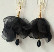 Piękne czarne kolczyki wieczorowe