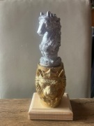 Puchar szachowy Koń  z piękną podstawą Lwa   Statuetka