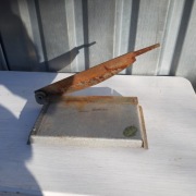 Stara gilotyna do papieru                    