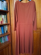 elegancka sukienka casualowa z dzianiny firmy Tatuum