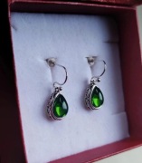 Kolczyki z zielonym oczkiem vintage 