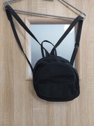 Czarny mini plecak