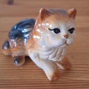 Figurka kotka z porcelany 