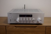 Yamaha R-N803D - amplituner sieciowy, stan świetny, pełen komplet
