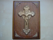 Piękny, stary krzyż na starej desce 