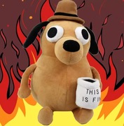 Pluszowa Filiżanka Kawy z Memem „This is Fine” – 25 cm Pluszowy Piesek