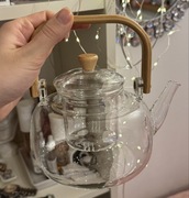 Dzbanek z filtrem przezroczysty z drewnianą rączką