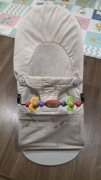 BABYBJORN - leżaczek Tri Fabric, Jasny Beż + zabawka