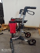 Chodzik rehabilitacyjny / balkonik z siedziskiem i torbą – składany