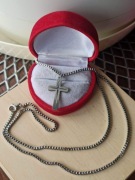 Łańcuszek z krzyżem naszyjnik zawieszka krzyż krzyżyk łańcuszek stal okazja