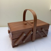 Niciak fajny nie duży pojemnik na nitki drewniany 