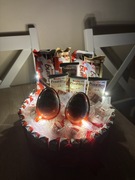 Tort ze słodyczy Kinder 