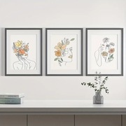 Obraz drukowany na płótnie z motywem Kwiatów, kobiecej sylwetki 30x40