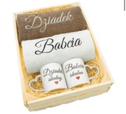 ZESTAW PREZENTOWY DLA DZIADKÓW - RĘCZNIKI I KUBKI W SKRZYNCE